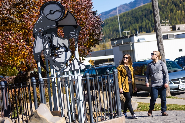 'Miner's Walk' sculpture