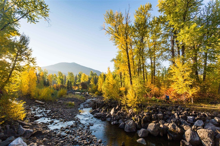 Fall biking in Montane