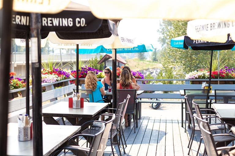 Al fresco dining at Bridge Bistro Al fresco dining at Bridge Bistro