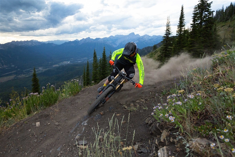 Riding Dirt Diggler DH Trail | Photo: Nick Nault