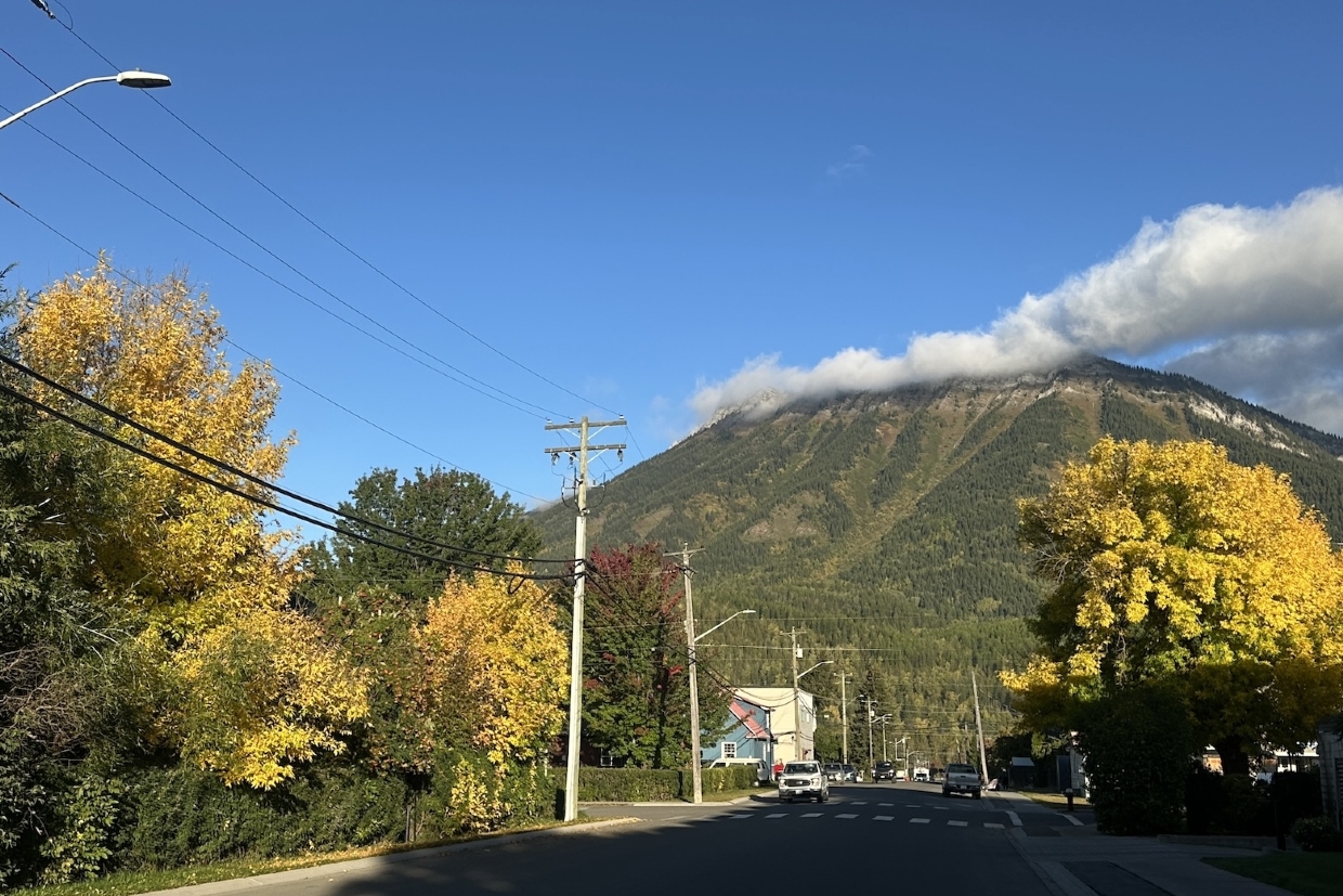 Mt Fernie, looking west. 9am, Monday, September 22, 2025.