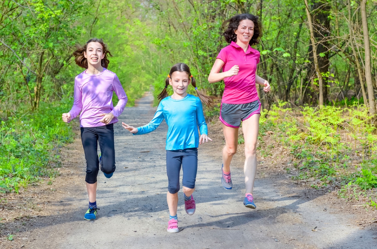 Fernie Fun 5 — a community fun run or walk. (Photo by JaySi on iStock)