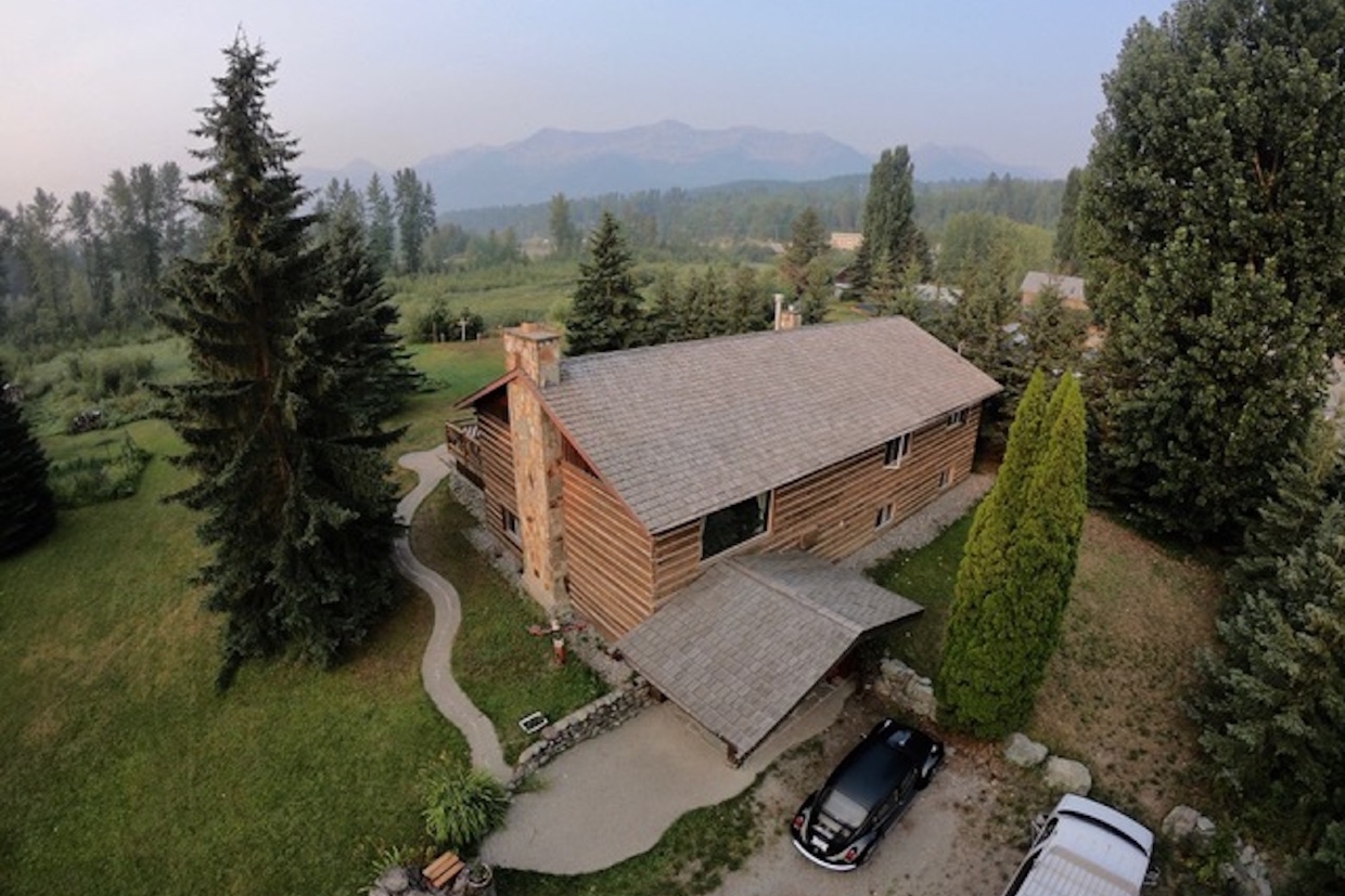 Hideaway Lodge - beautiful views over the Fernie wetlands