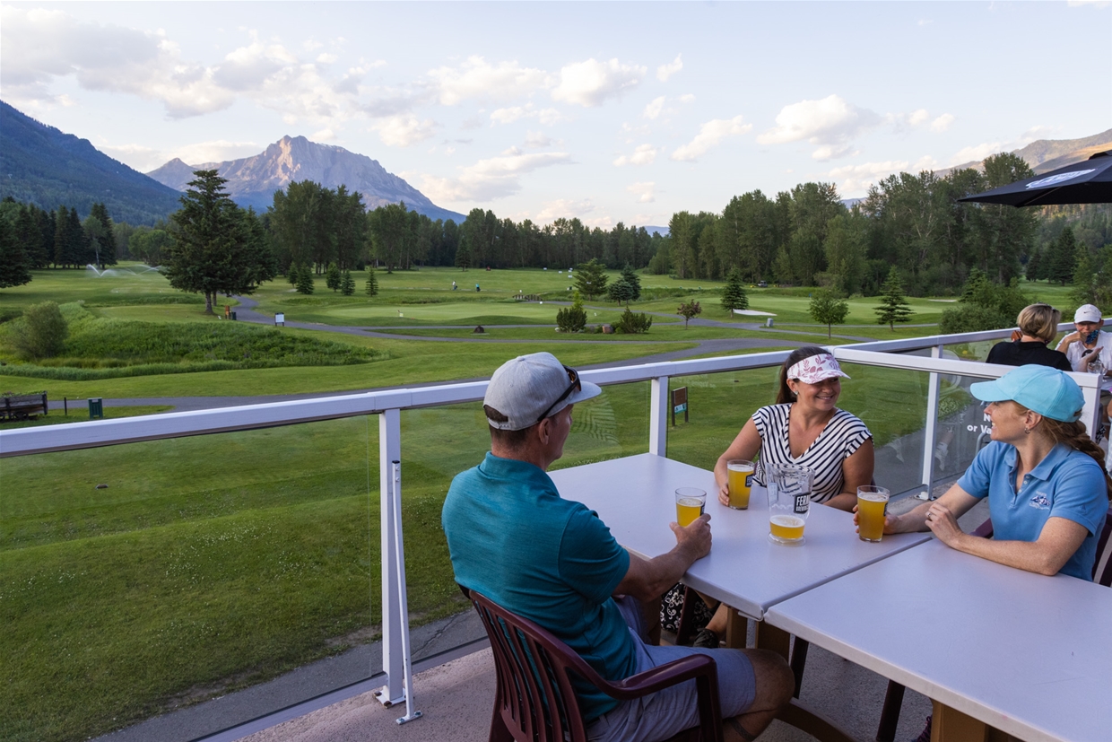 Evening views on the Bayleaf Clubhouse patio