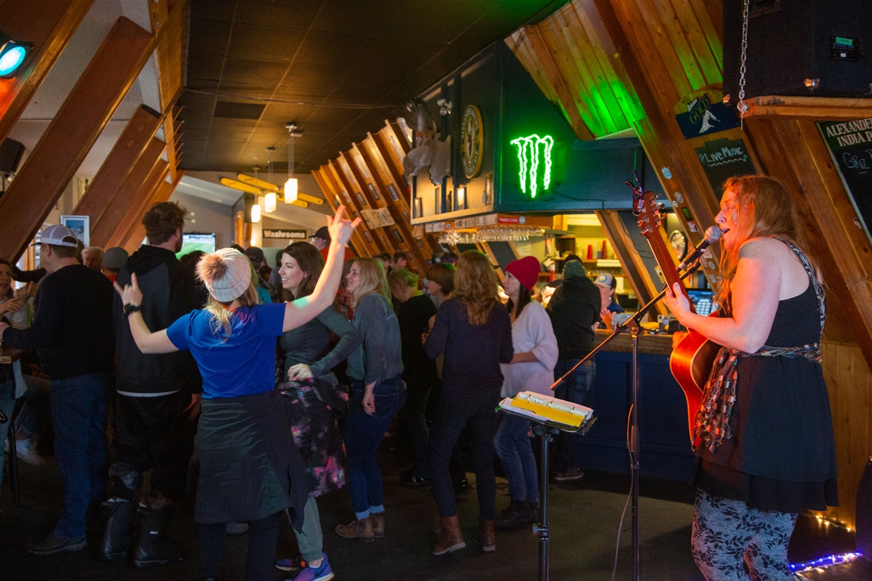 Live Music at Griz Bar