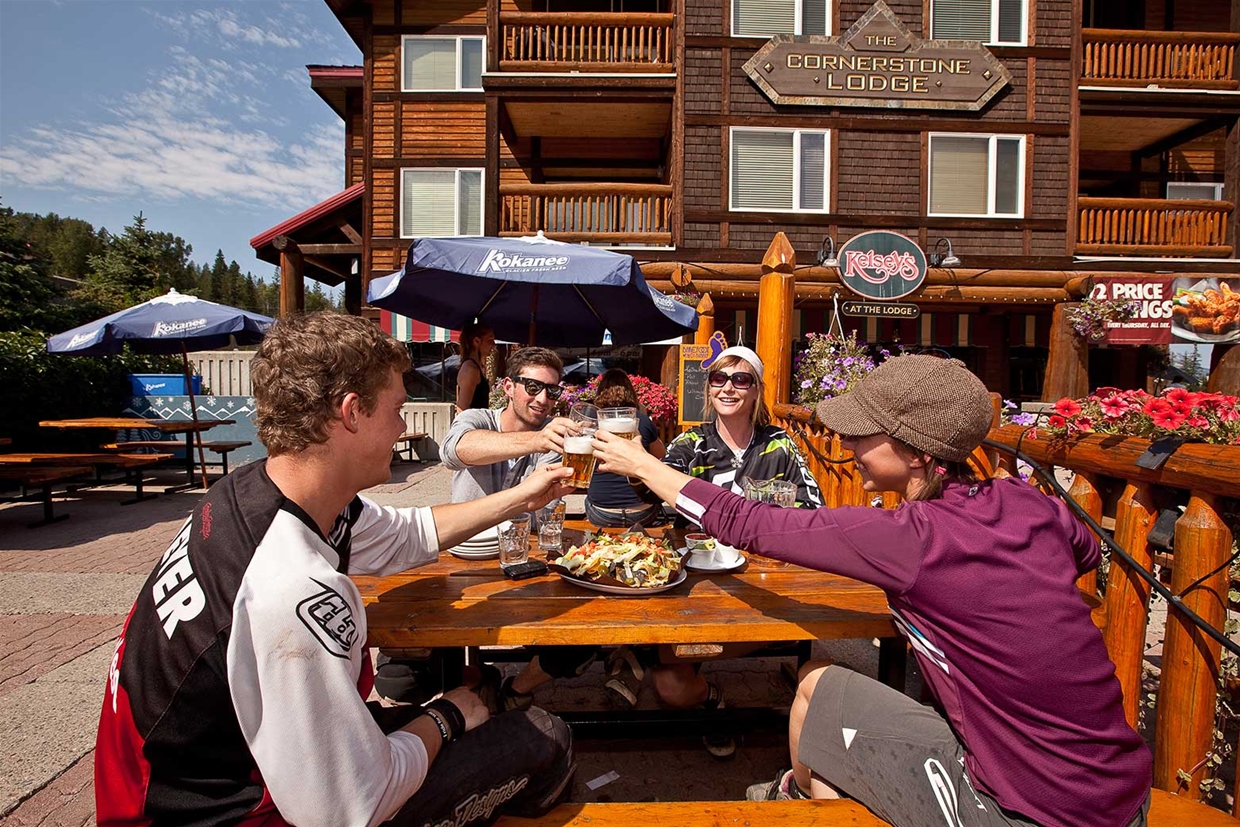 For aprés, meals, drinks, and good times!