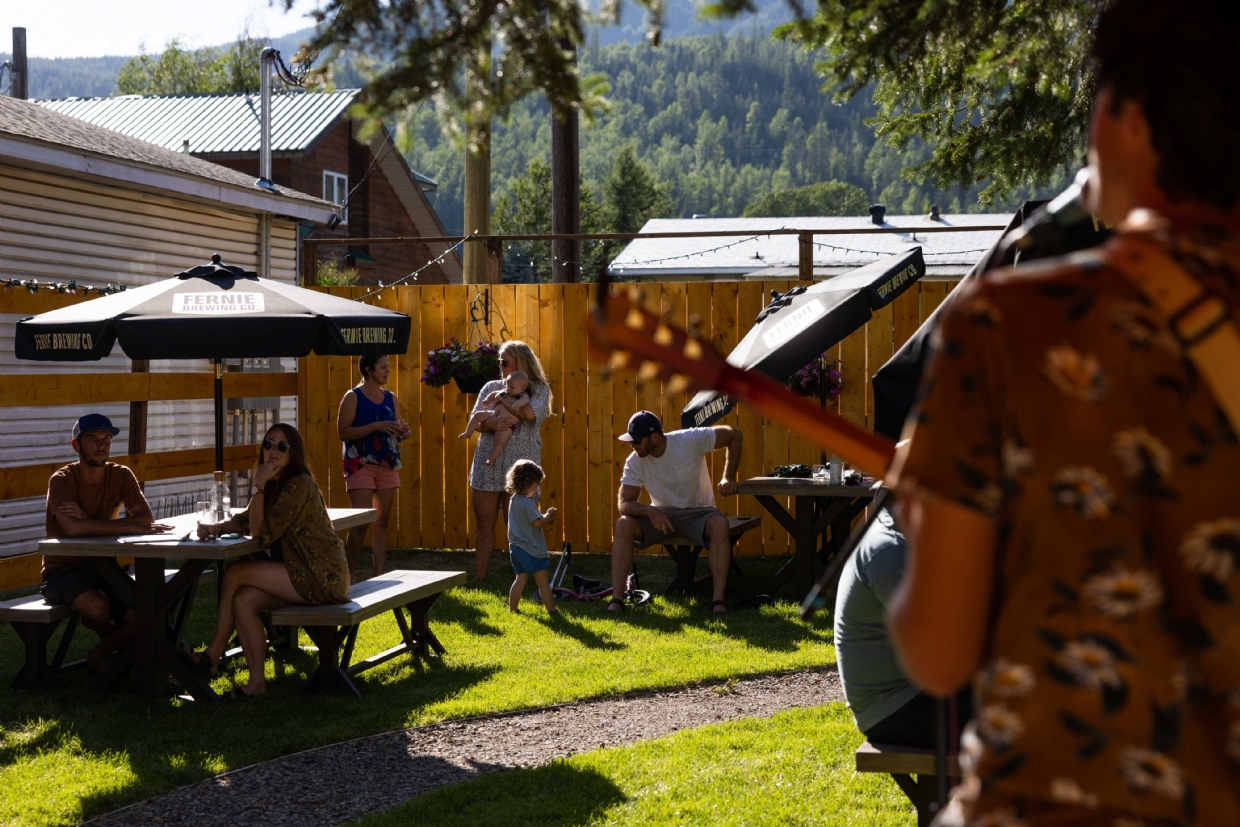 Bramasole garden with live music