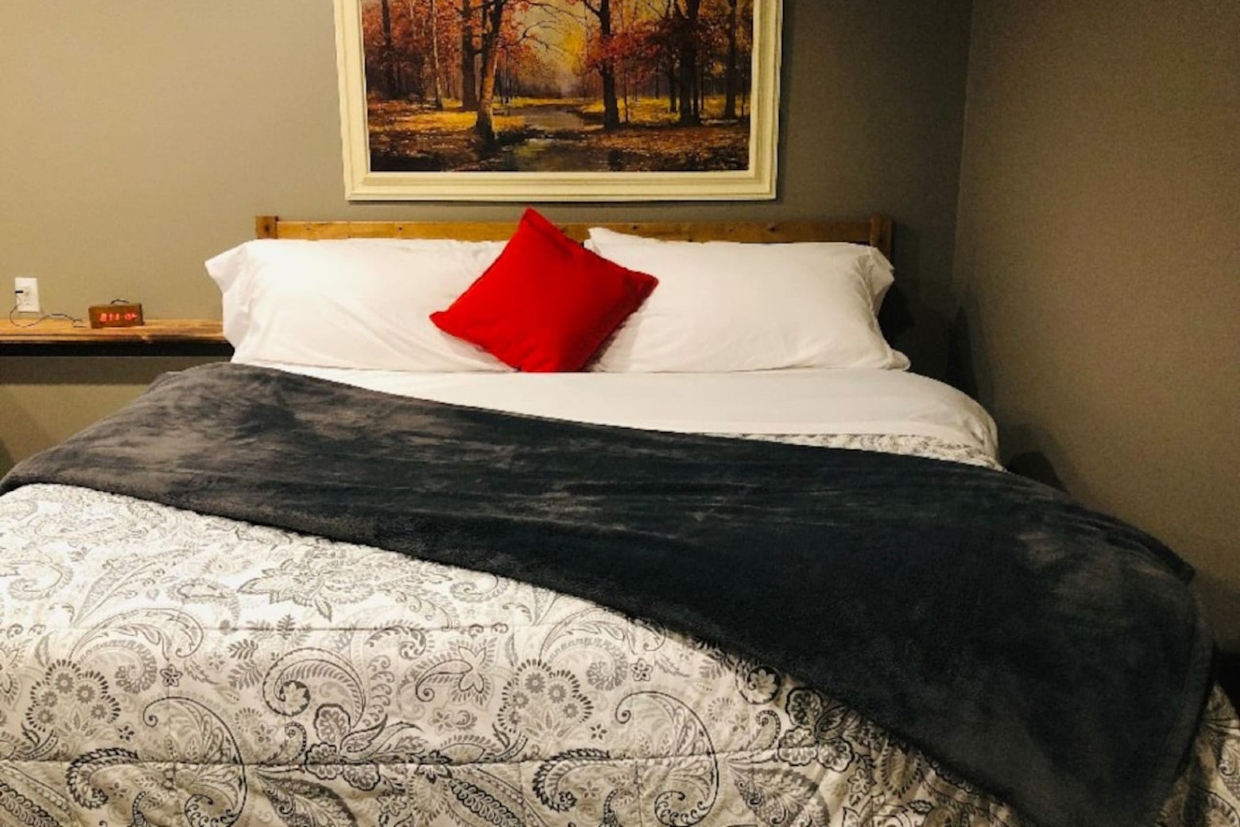 Alpine Trails Condo - Family style suite with hot tub