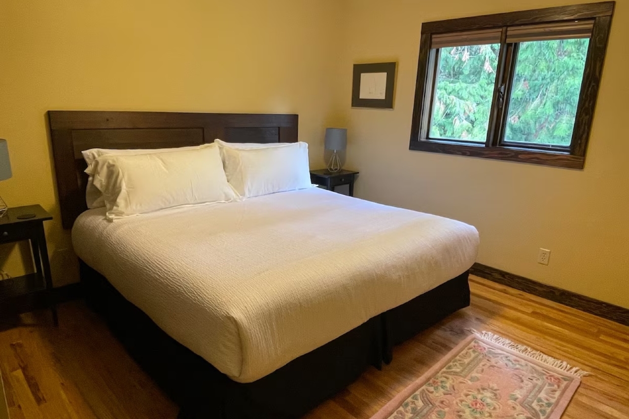 Fernie Log Cabin Queen Bedroom