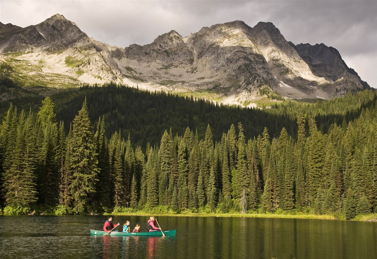 Canoeing at Island Lake Lodge