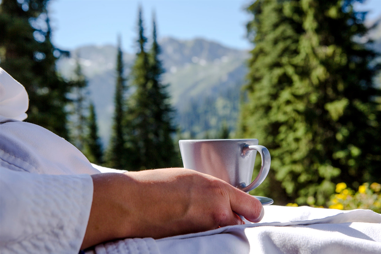 Relaxing between spa treatments