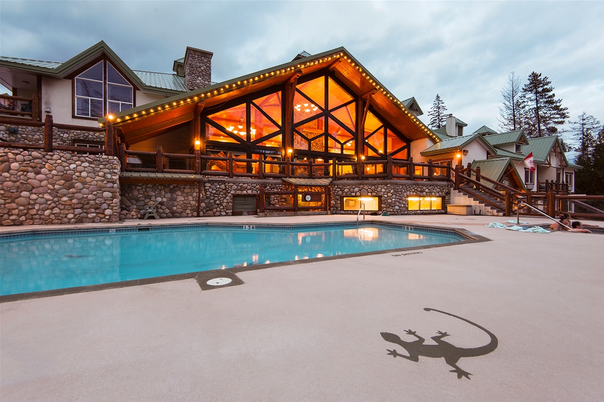 Lizard Creek Lodge at Fernie Alpine Resort