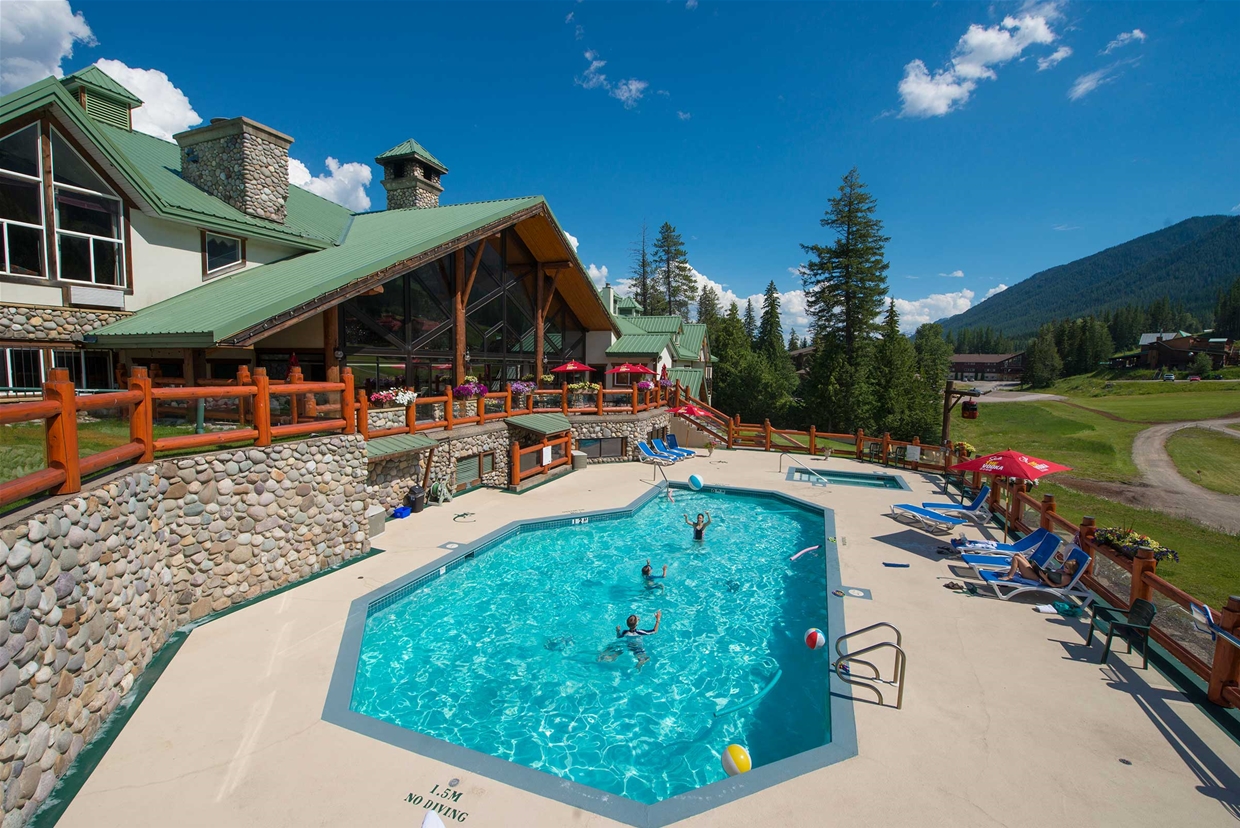 Lizard Creek Lodge at Fernie Alpine Resort