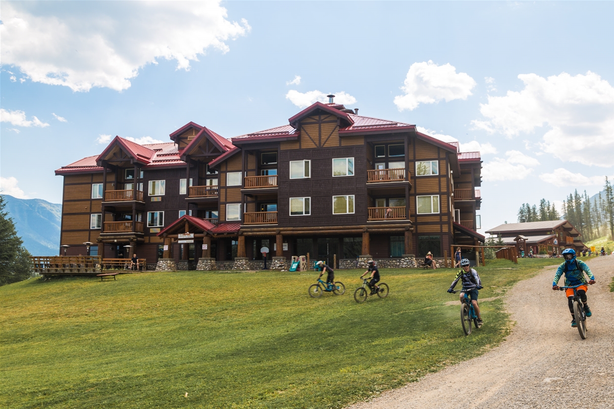 Just a short ride down to the lifts