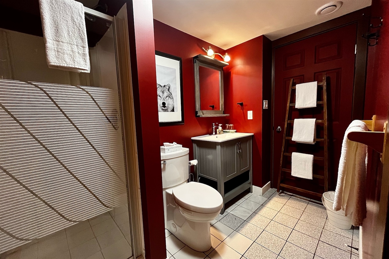 Shower room on the lower floor