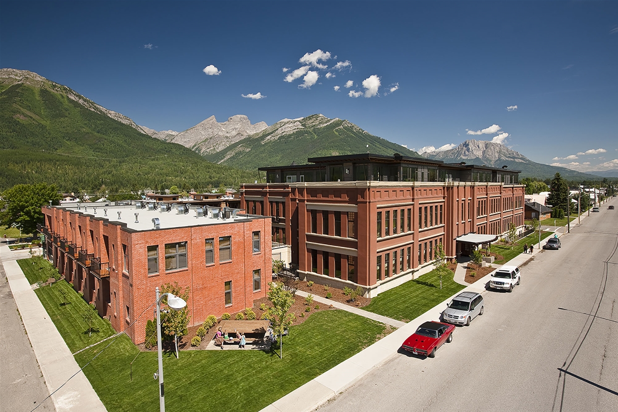 Exterior of 901 Fernie